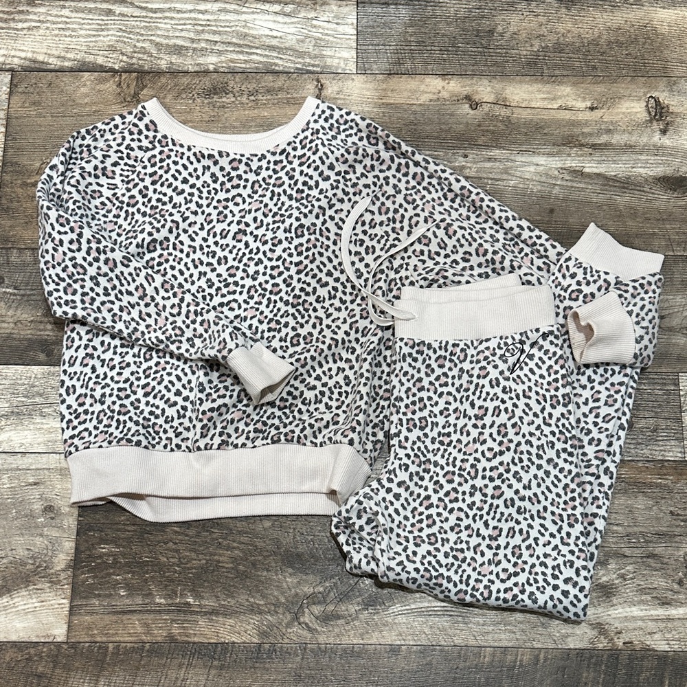 Victoria’s Secret Crew Neck Jogger Set